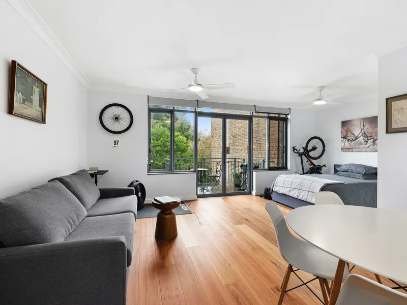 Harbourside studio with quiet outlook