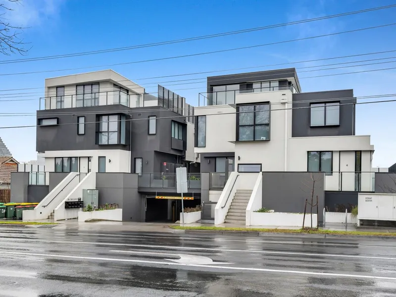 Exceptional Opportunity: Fully Furnished New Townhouse in Box Hill