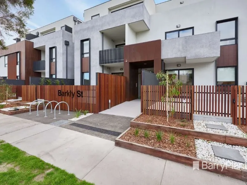LUXURY LIVING IN THE HEART OF MORDIALLOC