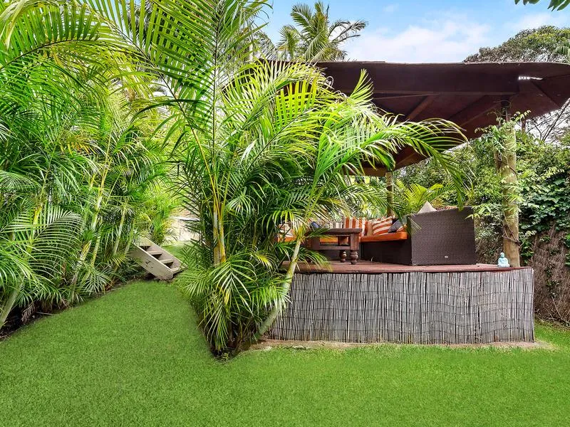 Impressive Family Entertainer with Expansive Gardens