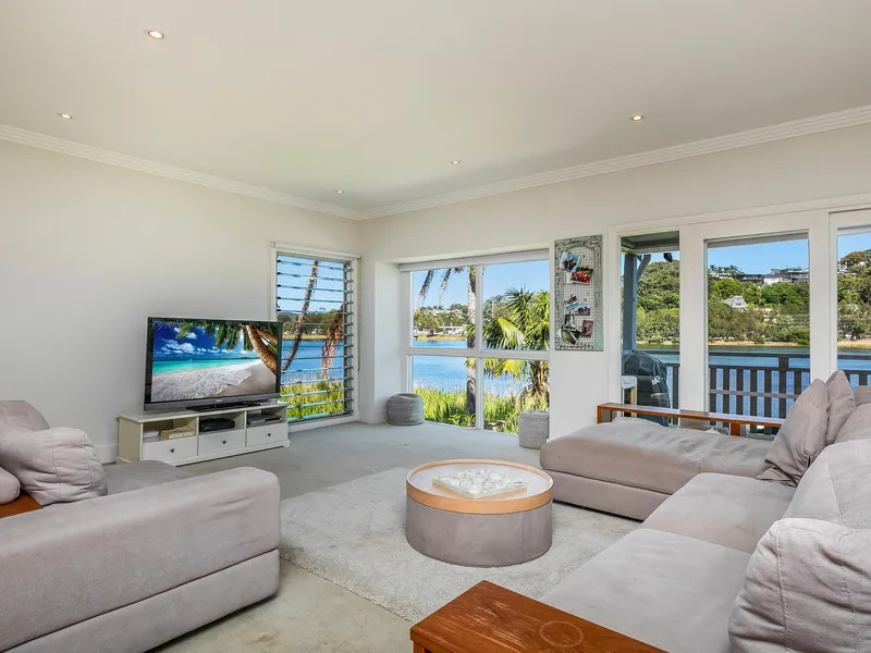 Stunning lakefront home