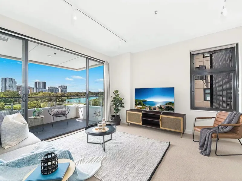Water View & City View & Spacious & North Facing & Quiet & Secure