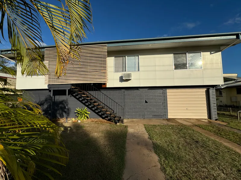 RENOVATED - SPACIOUS - TIMBER DECK - EXCELLECT RENTAL RETURNS - GREAT LOCATION!