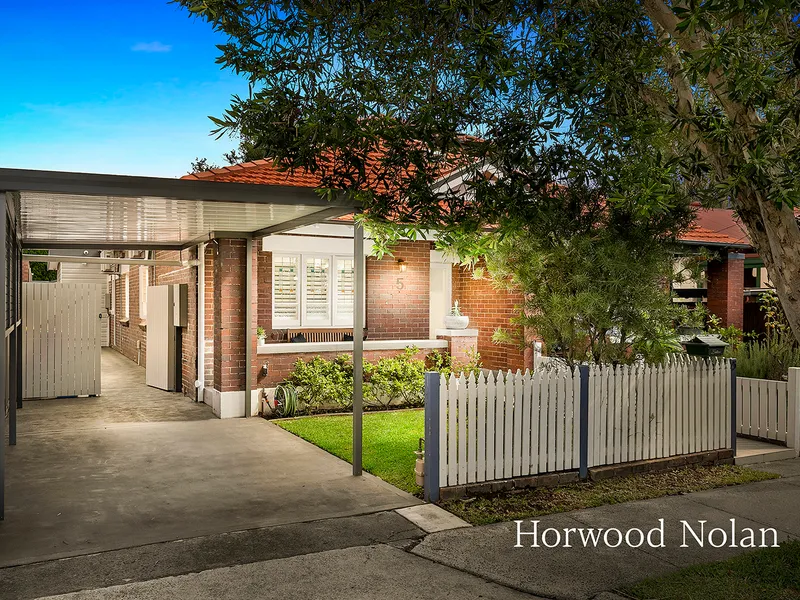 Classic contemporary retreat of elegance, space and sunlight