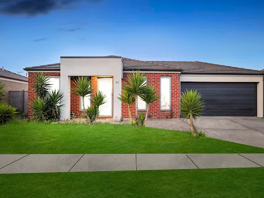 Discover Elegance and Comfort in this Haven - Walking Distance to Riverbend Primary School!