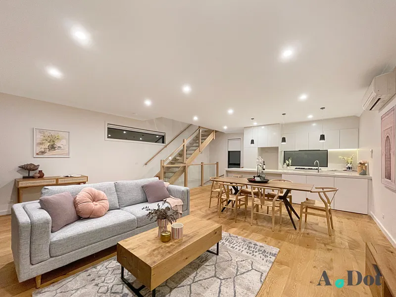 Distinguished Townhouse next to CBD