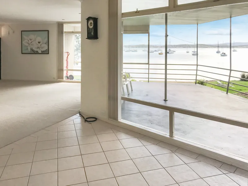 LAKESIDE LIVING - WATERFRONT RESERVE