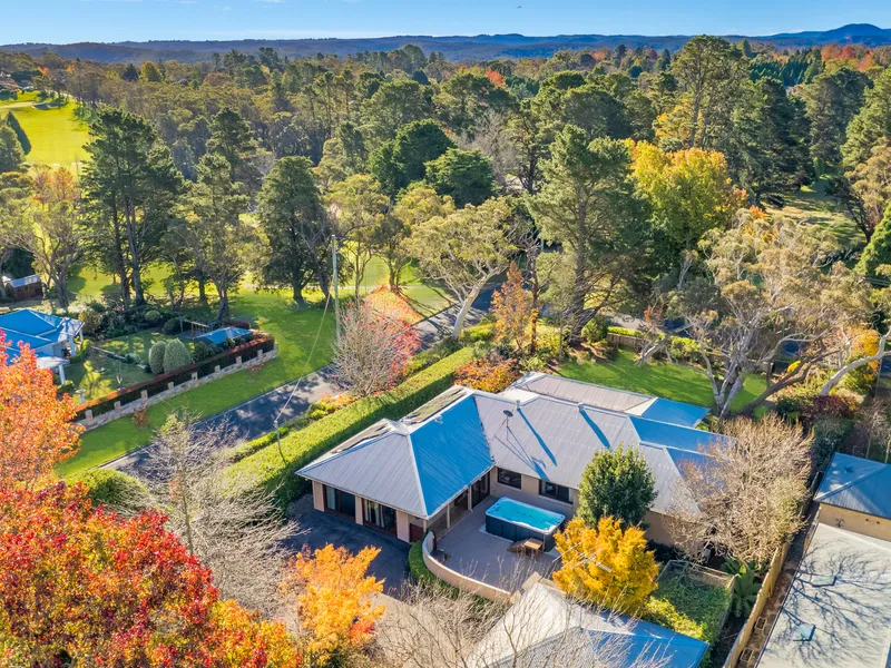 Architect Designed Premium Residence Overlooking Golf Course