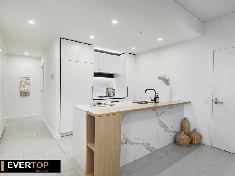 Contemporary & luxury 2 bedrooms living within Melrose Park Village