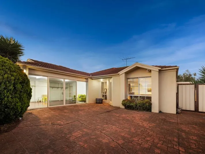 $380 per week - 11 Currawong Court, Werribee, Vic 3030