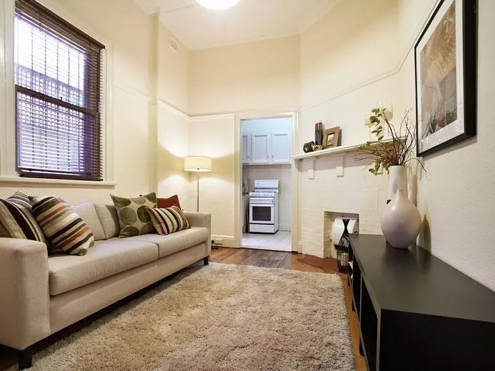 GROUND FLOOR ART DECO APARTMENT