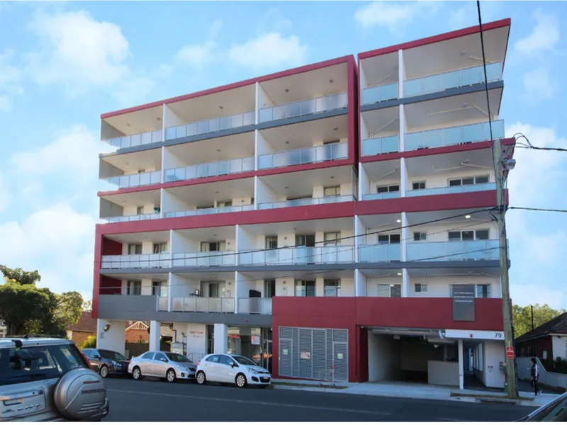 Amazing Location! Walk to Train Station and Shops