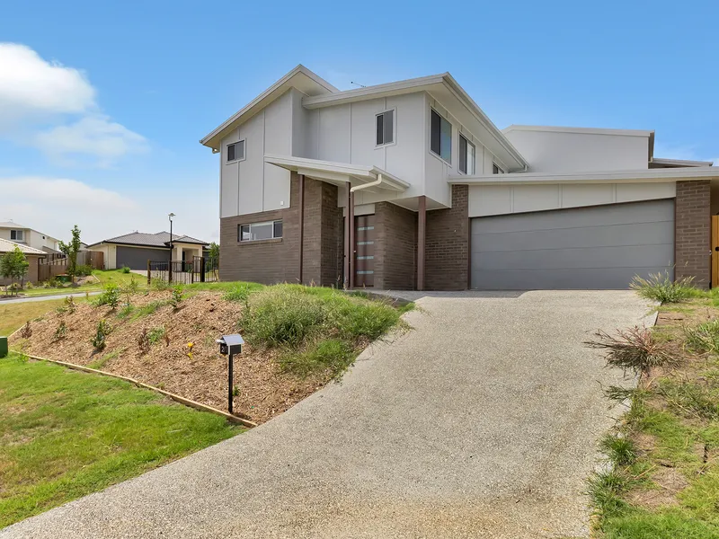 SPACIOUS DUPLEX WITH AIR CONDITIONG IN PIMPAMA