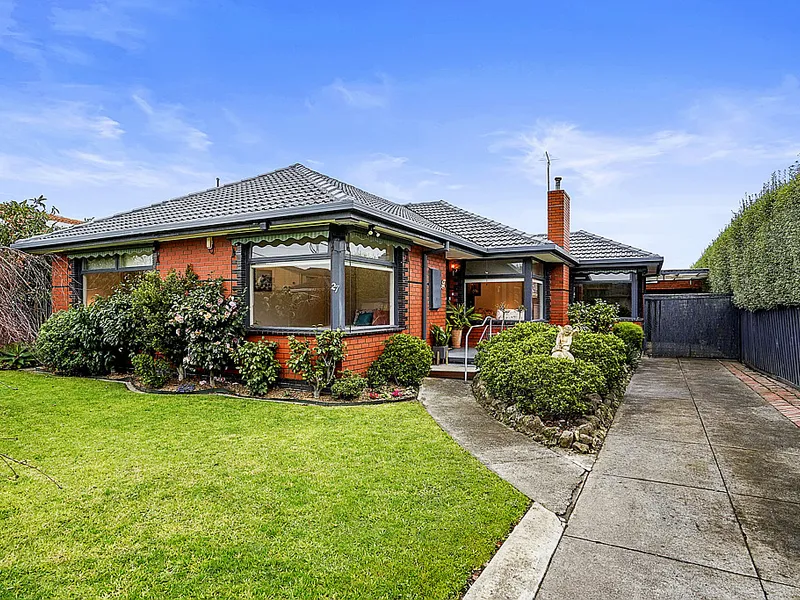 A Bright Brick Beauty Set in Stunning Location