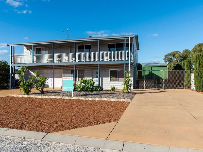 Fabulous Entertainer at the top end of Town