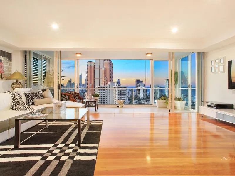 Broadbeach Penthouse With Ocean, City and Hinterland Vista