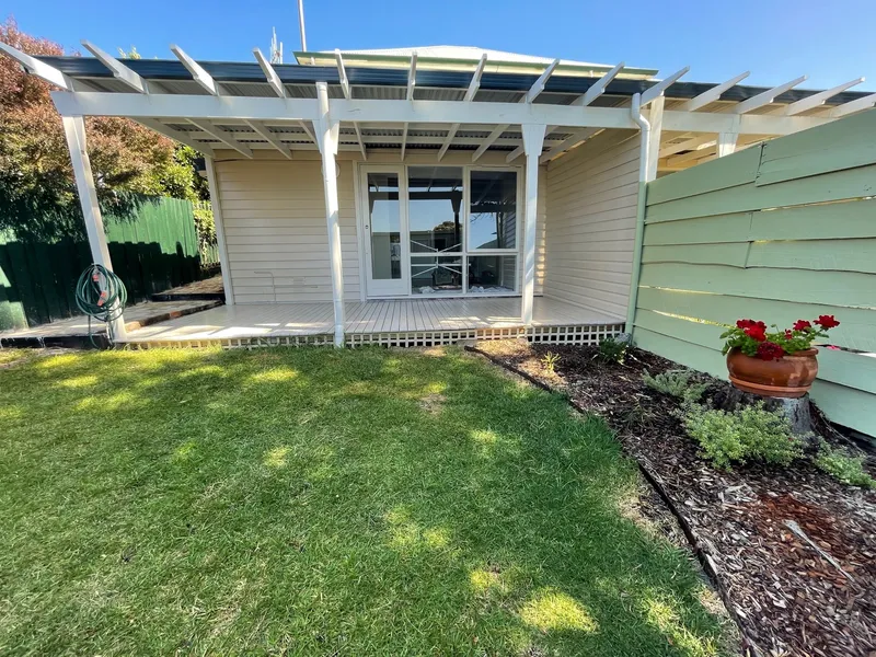 CIRCA CAFÉ 1800’S INNER CITY LIVING