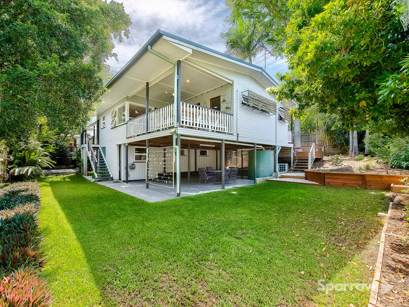 GREAT FAMILY HOME IN HIGHLY SOUGHT-AFTER HOLLAND PARK