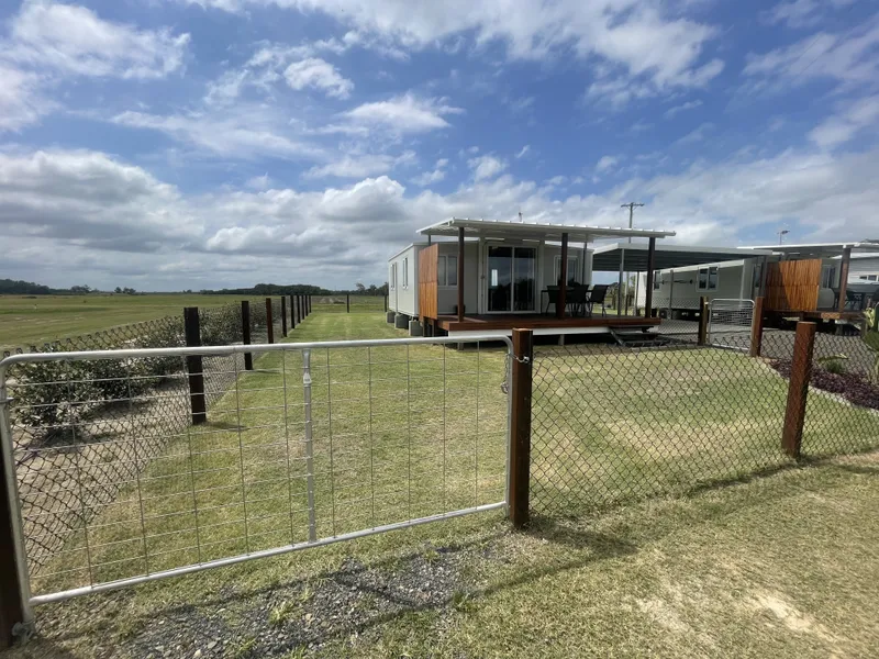 Neat & Tidy, Furnished Unit!