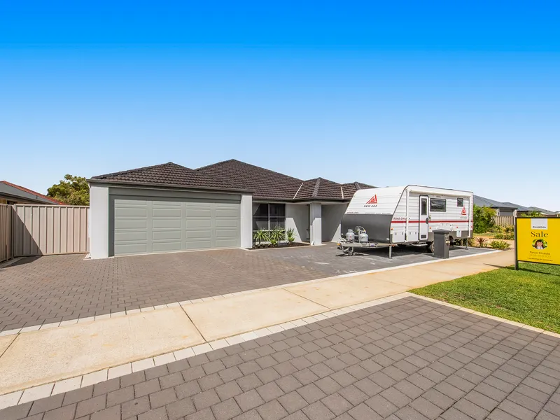 HUGE FAMILY HOME IN HERITAGE PARK!!