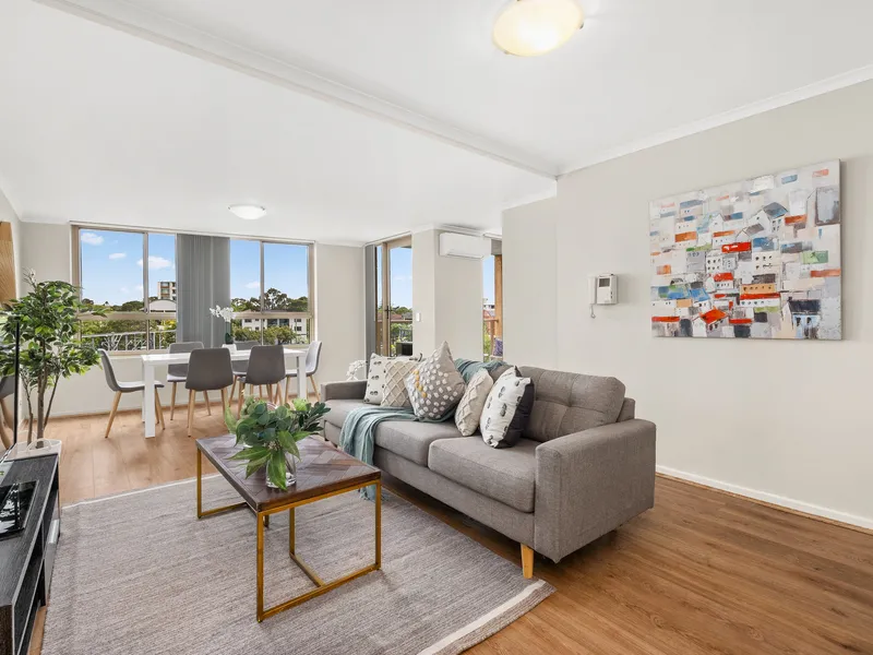 Executive inner-city apartment footsteps from daily amenities