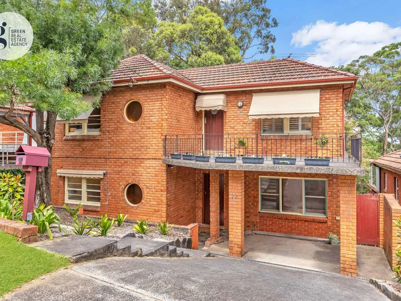 Character & Charm! 4 - 5 Bedrooms! Walk to Station!