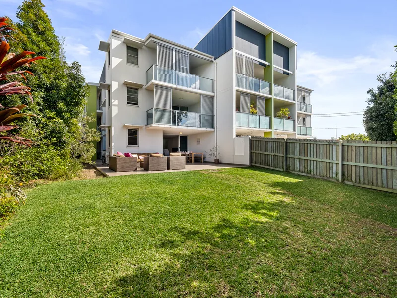 GROUND FLOOR APARTMENT WITH A HOUSE SIZED YARD