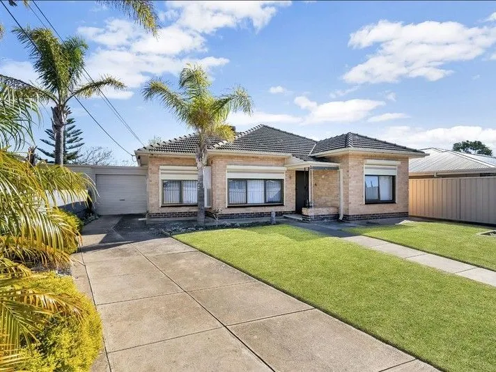 SOLID BRICK BEAUTY METERS FROM BEACH!