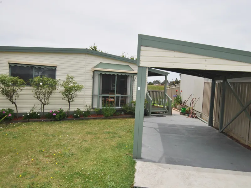 Immaculate 2 bedroom in Over 50s Lifestyle Resort Living