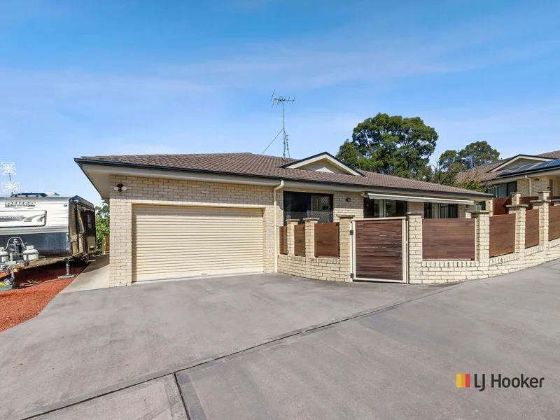 SINGLE LEVEL FREE STANDING DUPLEX