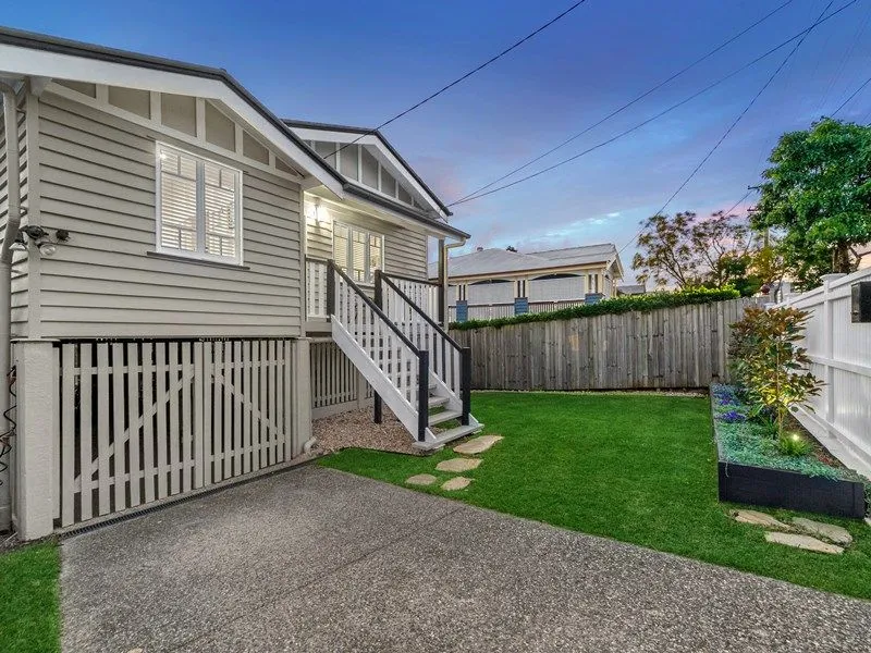 Beautifully Renovated Workers’ Cottage