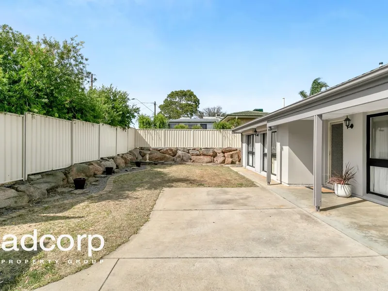 6 Bedrooms. 3 Bathrooms. 710m2 Lot.