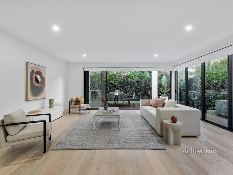 Low Maintenance Contemporary Chic