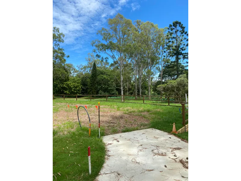 Rare as hens' teeth they say!  4 blocks of land