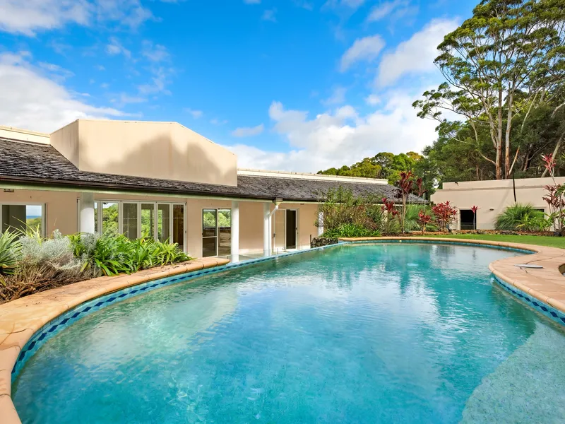 Private 6 Acres with Ocean Views Only Minutes To Byron.