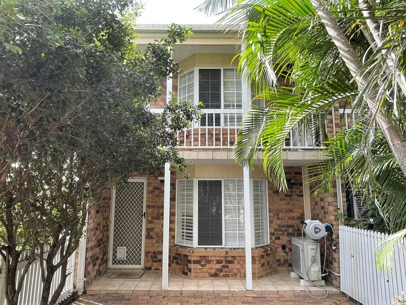 3 Level townhouse with Private Courtyard