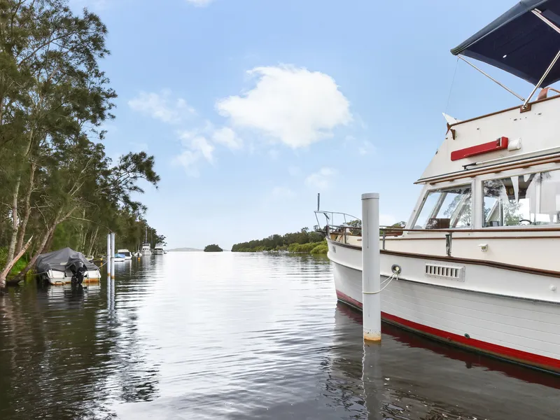 WATERFRONT RESERVE QUARTER ACRE BLOCK SUPER SIZED FAMILY HOME