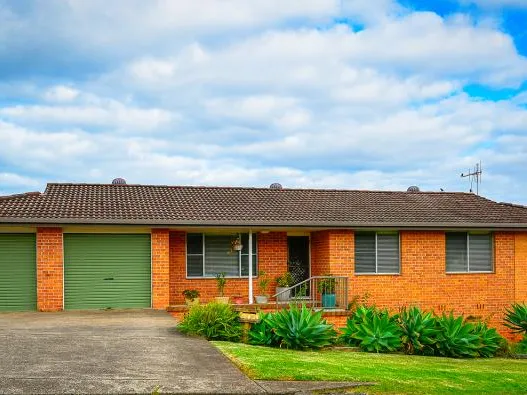 HOUSE: BEACH LOVING FAMILY HOME  (LIGHTHOUSE BEACH)