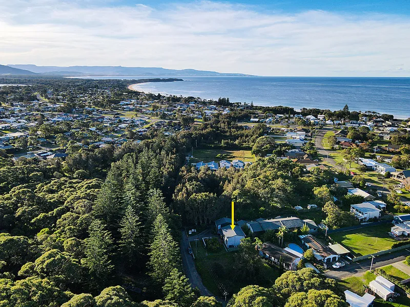 The perfect modern coastal townhouse! Ready to move in.