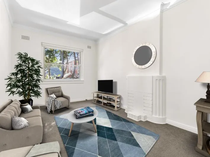 BRIGHT 2 BEDROOM APARTMENT WITH LEAFY OUTLOOK