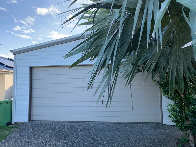 LOW MAINTENANCE FULLY AIR CONDITIONED HOME