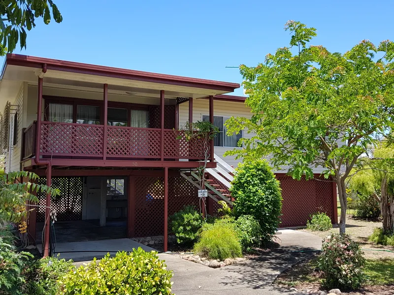 Beachside highest spacious 3b/r family home with glimpses of the sea