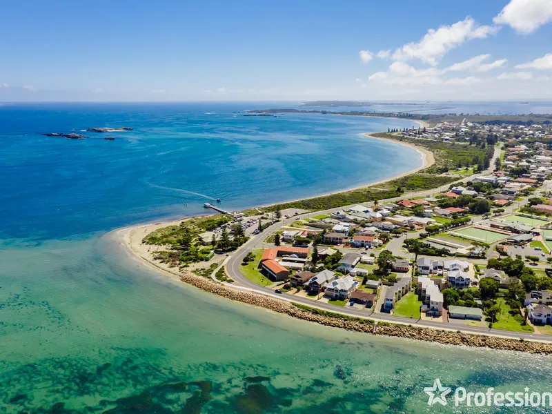 BREATHTAKING BEACHFRONT!