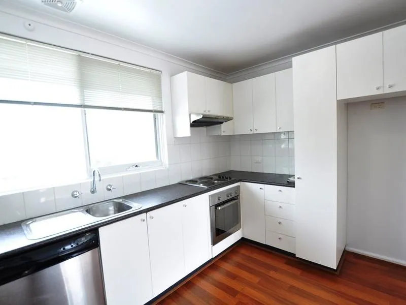 Lovely 2 Bedroom Apartment is a Nice Quite Street