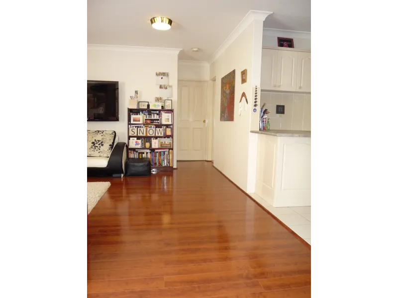 Stunning Villa style Sec 2br Elevated Ground Floor Unit - Access/ via Quiet Chapman Street, Double Garage - Quiet - Presents Excellent