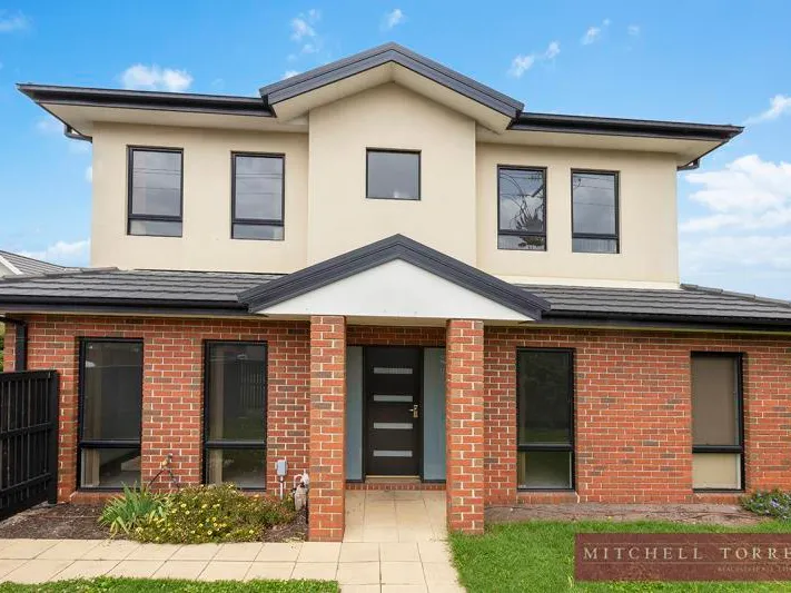 MODERN TOWNHOUSE LIVING