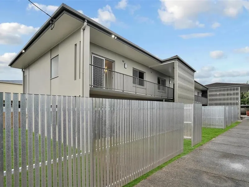 Two Bedroom Apartment With Lage Courtyard