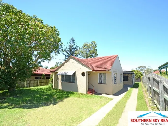 GEAT FAMILY HOME THAT IS READY TO MOVE IN
