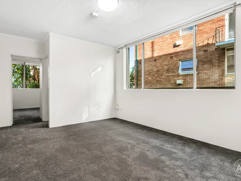 Newly Renovated Ground Floor Apartment in Quiet & Convenient Location