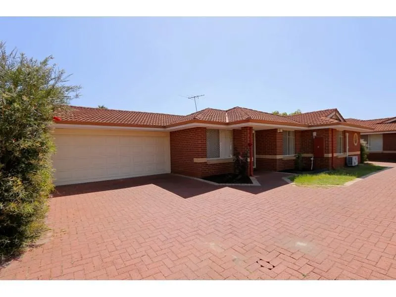 SPACIOUS 3 BED 2 BATH 2 CAR   - NO COMMON WALLS